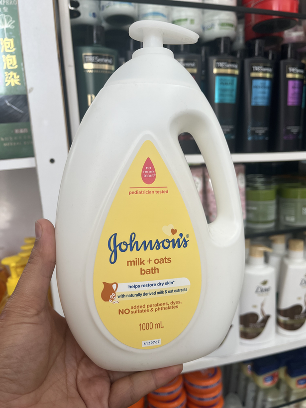 شامپو بدن بچه جانسون (Johnsons) مدل Milk + Oats (شیر و جو دوسر) حجم 1000 میلیلیتر