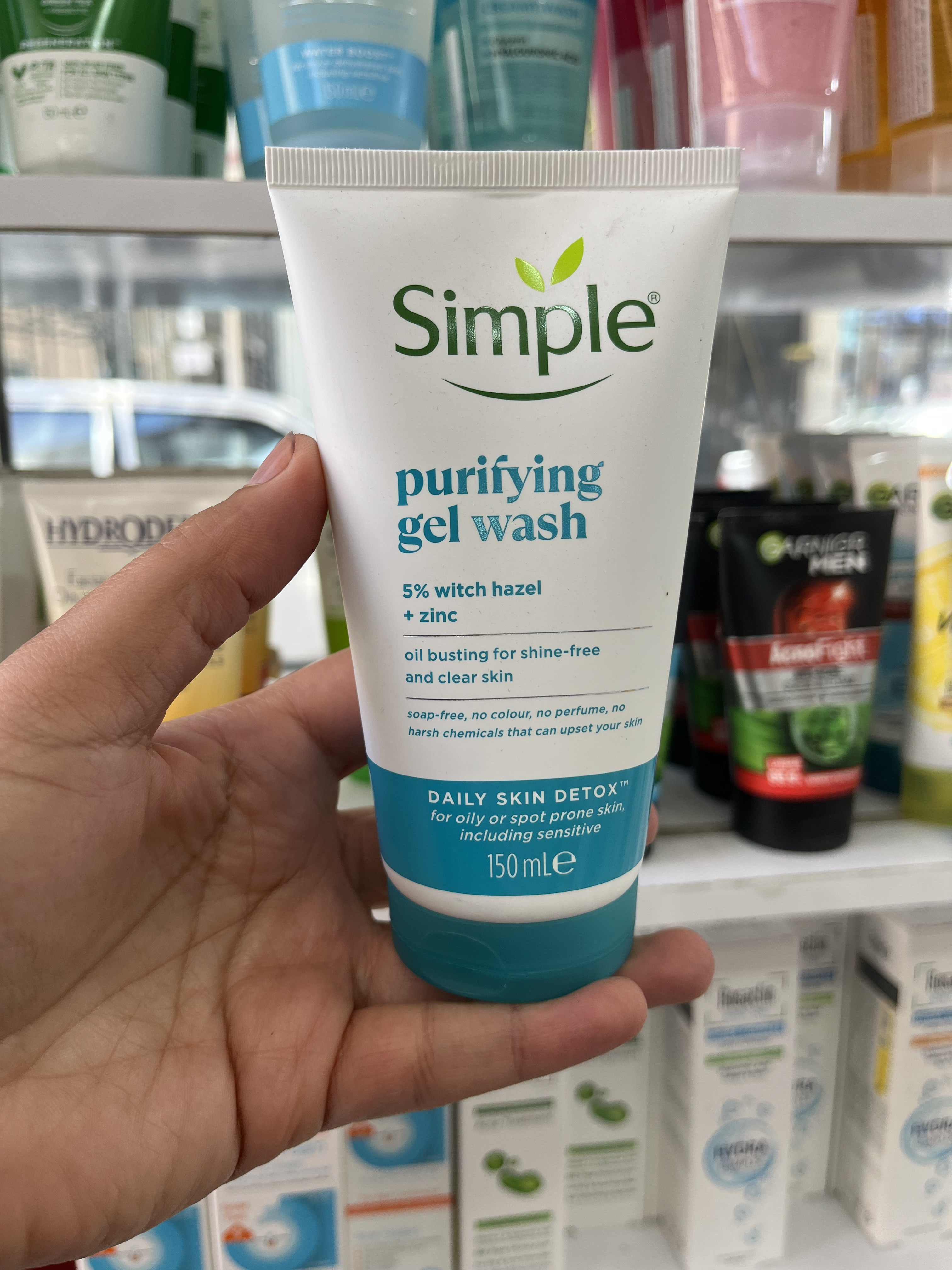 ژل شستشوی صورت سیمپل (Simple) مدل Daily Skin Detox Purifying - مخصوص پوستهای چرب و مستعد جوش (حجم 150 میلیلیتر)
