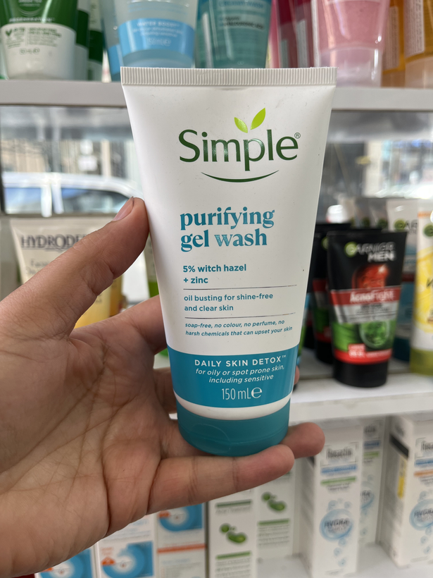 ژل شستشوی صورت سیمپل (Simple) مدل Daily Skin Detox Purifying - مخصوص پوستهای چرب و مستعد جوش (حجم 150 میلیلیتر)