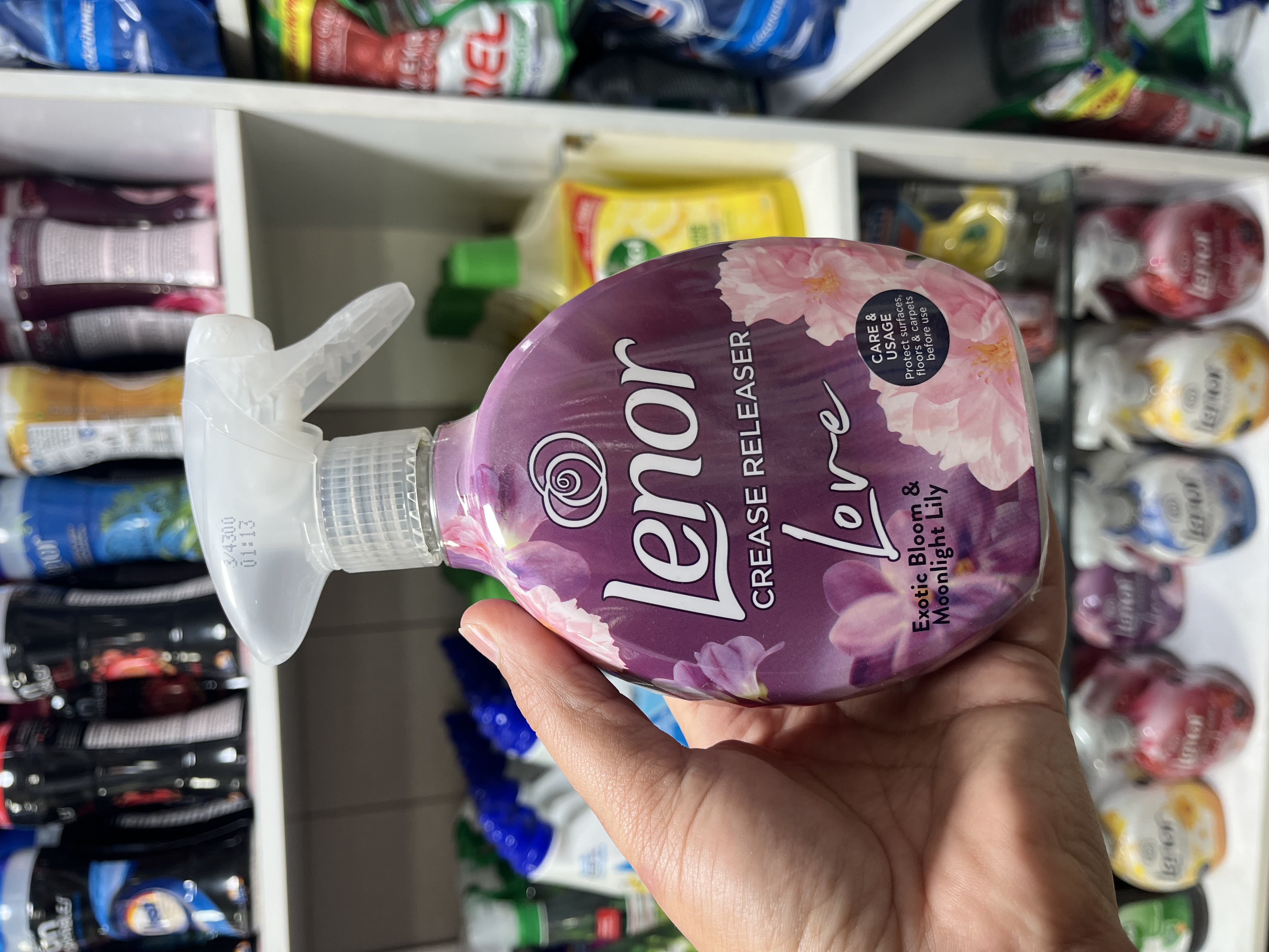 اسپری اتوی فوری و رفع چروک لنور (Lenor) مدل Exotic Bloom & Moonlight Lily حجم 500 میلیلیتر