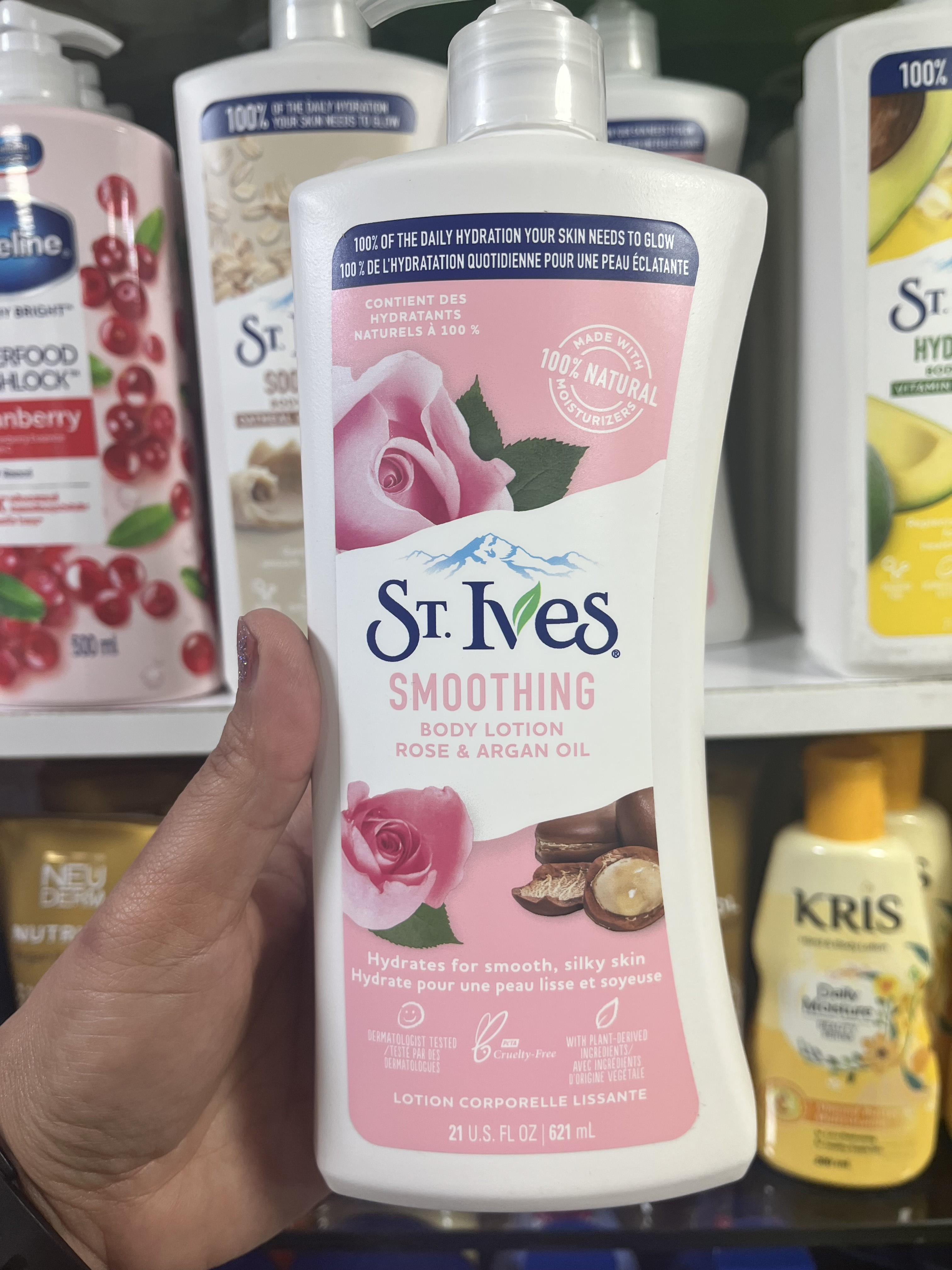 لوسیون بدن نرم کننده سن تیوز (St. Ives) مدل گل رز و روغن آرگان