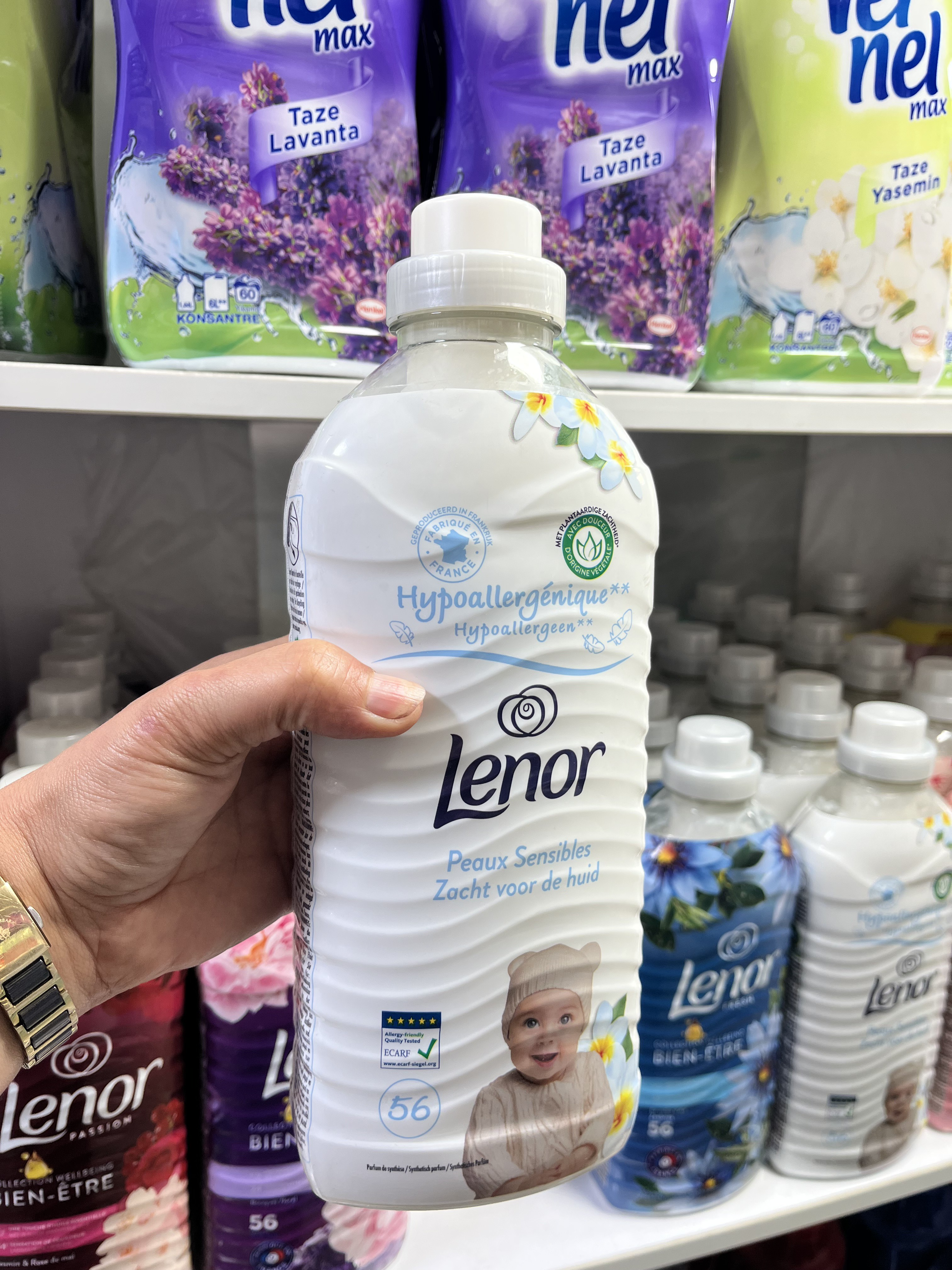 نرم کننده لباس کودک و پوستهای حساس لنور (Lenor) مدل Peaux Sensibles - (56 بار شستشو) - 1.172 لیتری