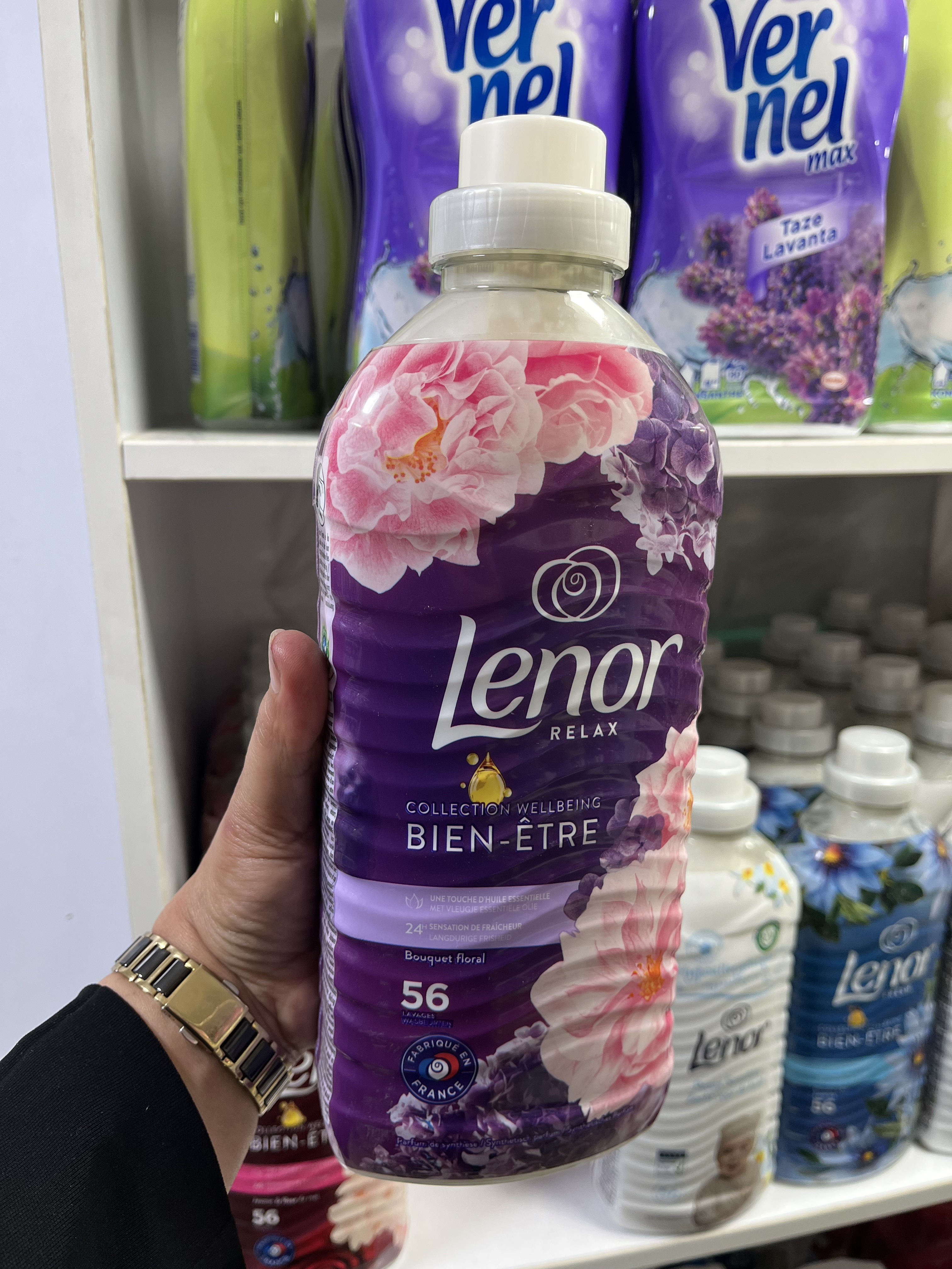 نرم‌کننده لباس لنور (Lenor) سری Wellbeing مدل Relax - حاوی اسانس روغنی (۵۶ بار شستشو) - ۱.۴ لیتری
