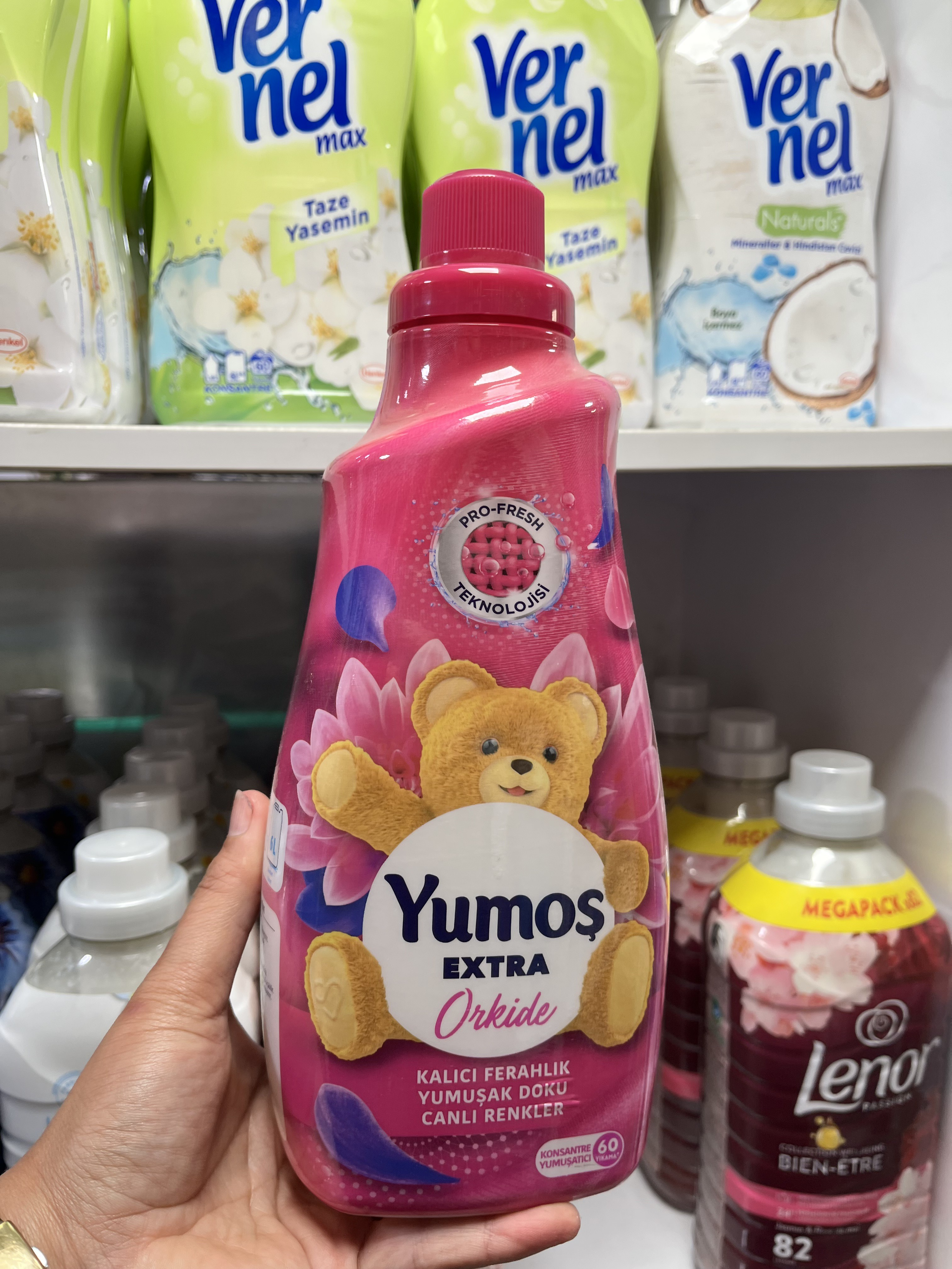 نرم‌کننده لباس یوموش (Yumoş) مدل Extra Orkide - رایحه گل ارکیده (۶۰ بار شستشو) - ۱.۴۴ لیتری